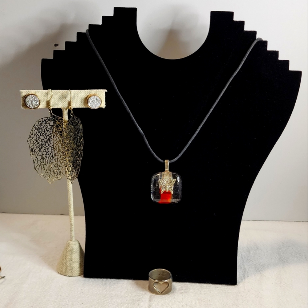 Necklace 2 pairs of  earrings and a ring